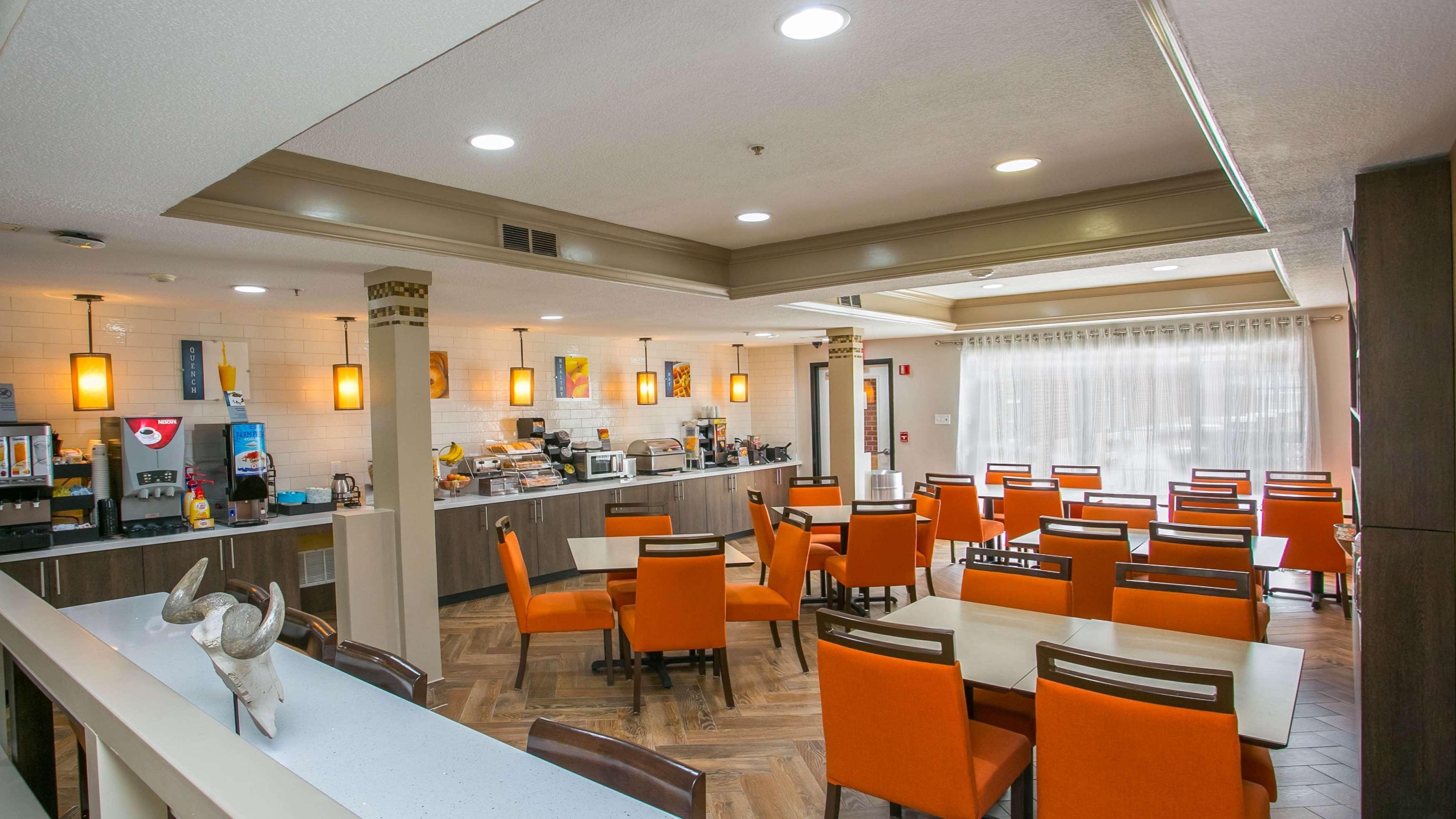 Best Western Plus Addison/Dallas Hotel Экстерьер фото