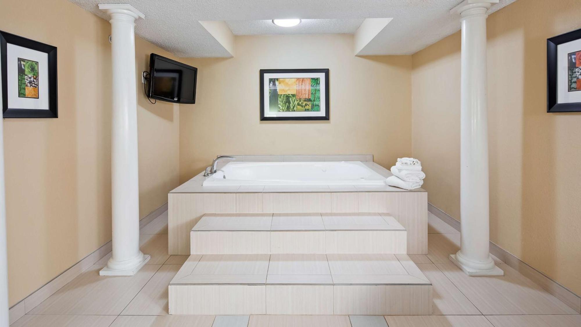 Best Western Plus Addison/Dallas Hotel Экстерьер фото